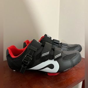 Barely used peloton bike shoes size 42